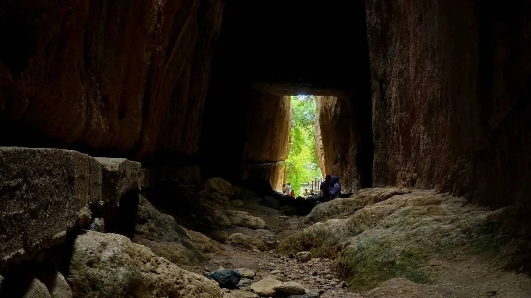 Roma’nın İzleri Hatay’da: Titus Tüneli ve Kaya Mezarları Büyülüyor! 1